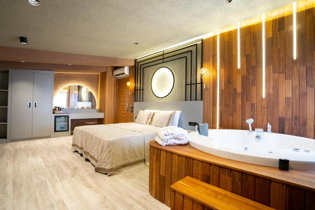 Otel & (adults Only)