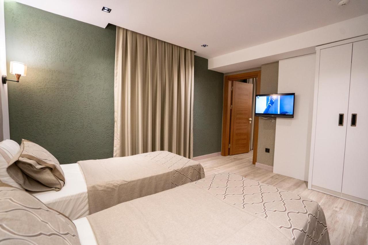 & (adults Only) Otel